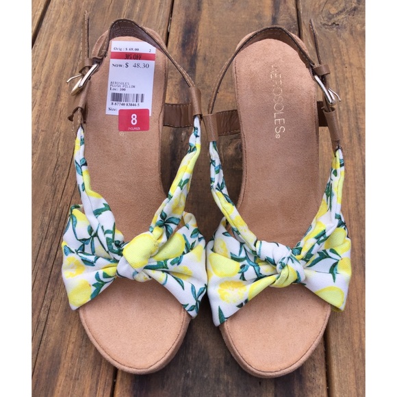 AEROSOLES Shoes - NWOT Aerosoles Plush Lemons Wedge Sandals 8